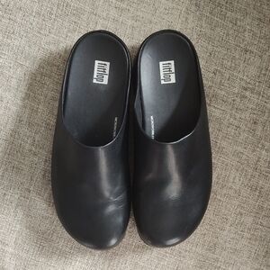 Fitflop Black Leather Slip-On Clogs With Microwobble Board Technology Sz 8